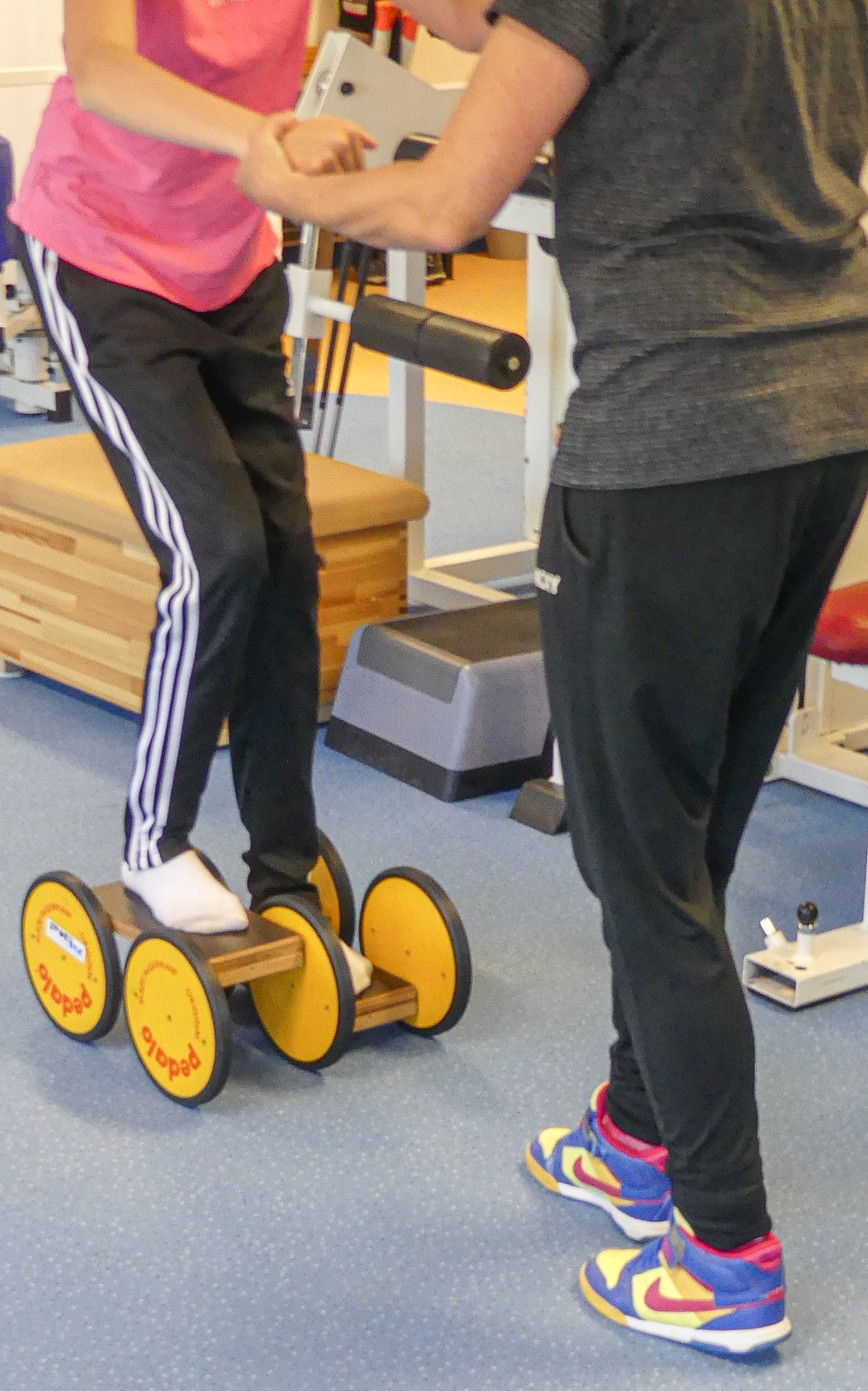 AS Sturzprophylaxe, Gangschulung und Seniorentraining-1